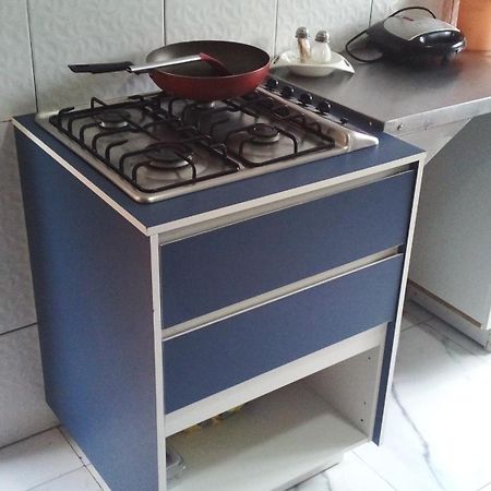 Appartement Quarto/Cozinha/Banheiro/ambiente familiar/08 minutos da praia a pé. à Peruíbe Extérieur photo